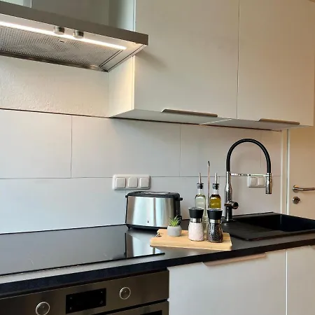 Apartment Design Mit Balkon - Kueche - Netflix